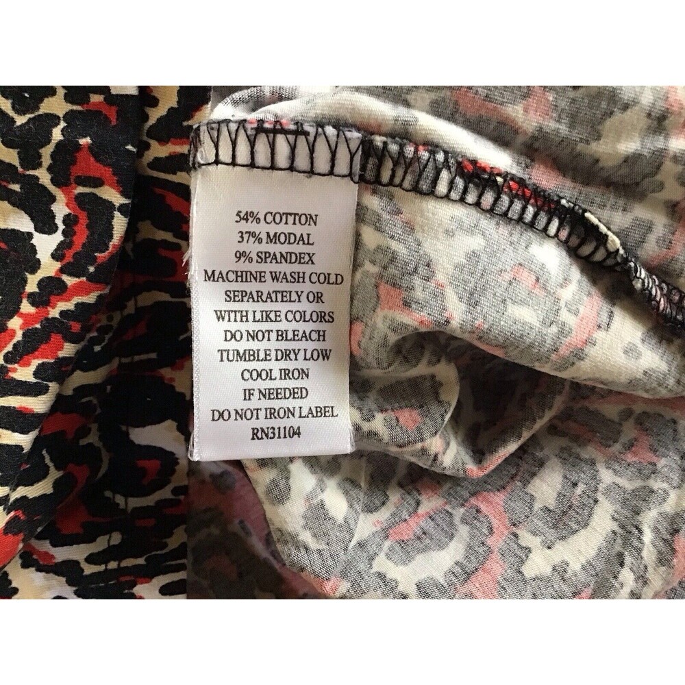 Madison Red Floral Top Size M Casual 3/4 Sleeve Round Neck - Picture 5 of 5